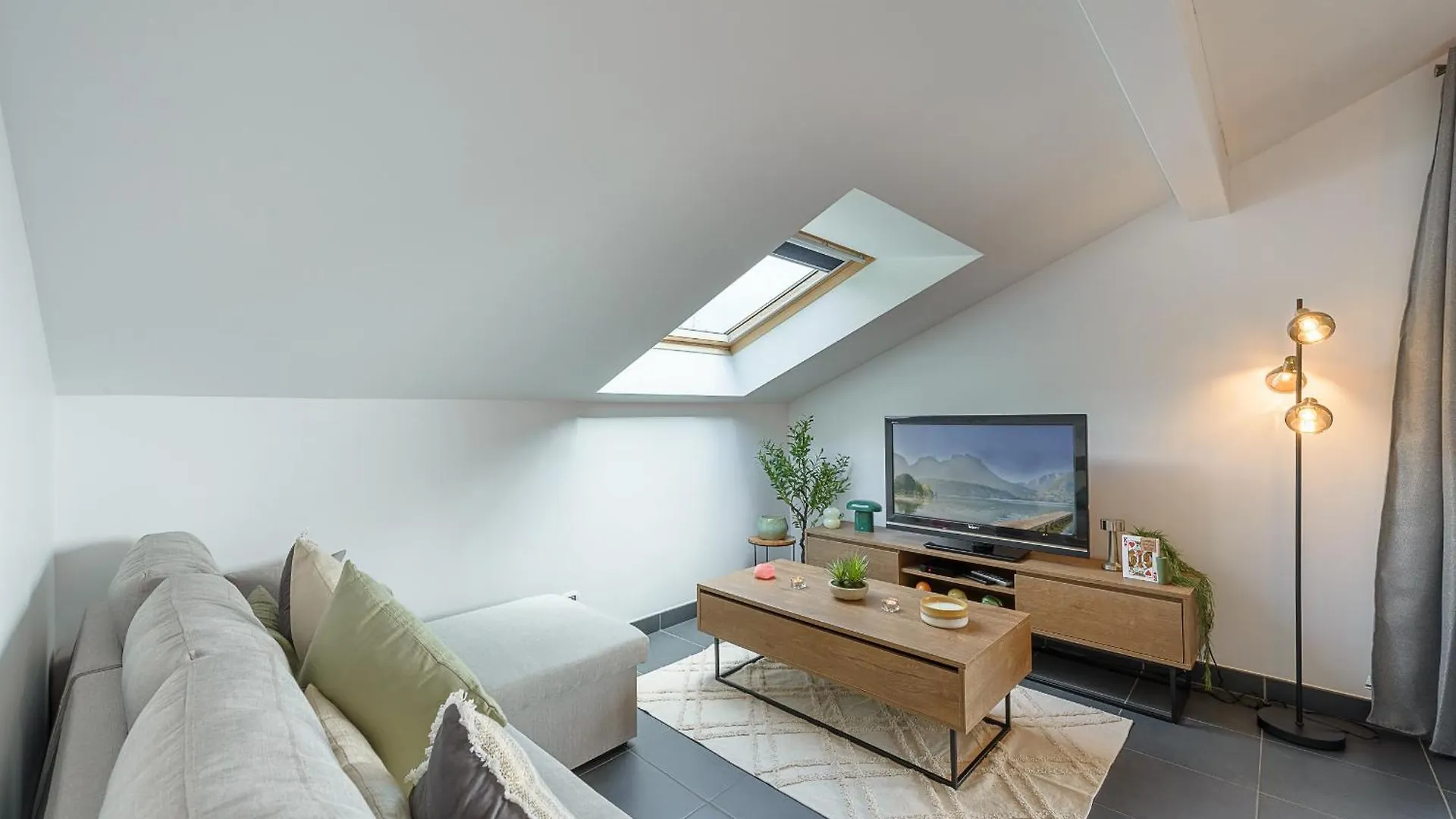My Lake Side Retreat In Annecy By Lla Selections Sevrier 0*,