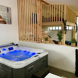 Appartement Loft Avec Jacuzzi Et Terrasse Prives, Sévrier
